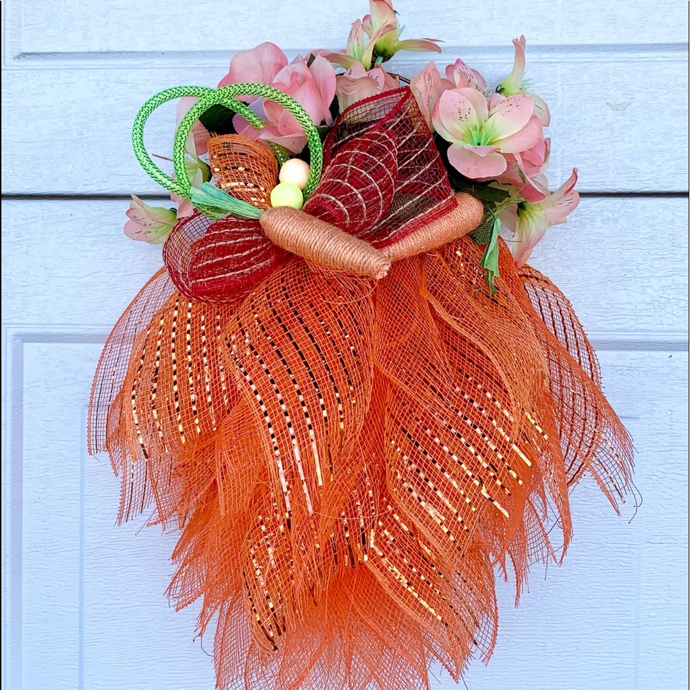 Easter Wreath / Carrot / Wall Sconce